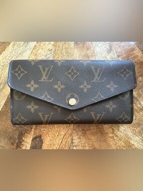 Authentic LV Monogram Sarah Wallet - Rose Ballerina Interior (preloved)